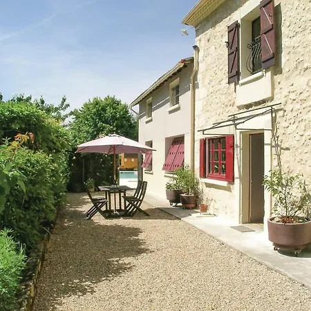 Holiday In St Martin Des Combes بيت للعطل
