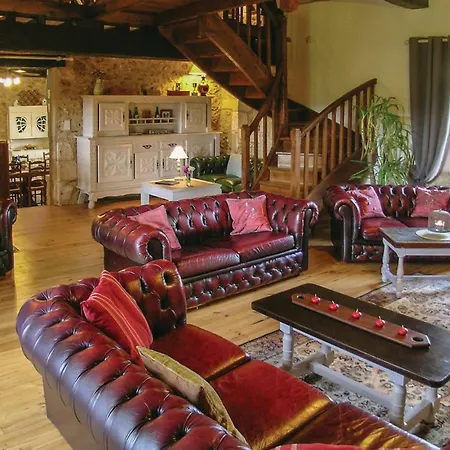 Holiday In St Martin Des Combes *