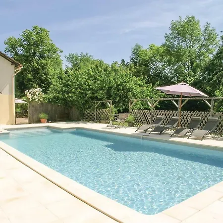 Holiday In St Martin Des Combes بيت للعطل