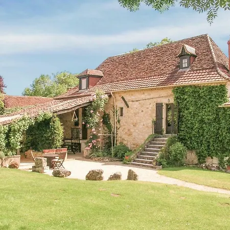Holiday In St Martin Des Combes بيت للعطل