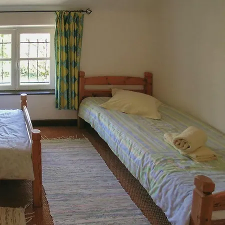 Holiday In St Martin Des Combes بيت للعطل *